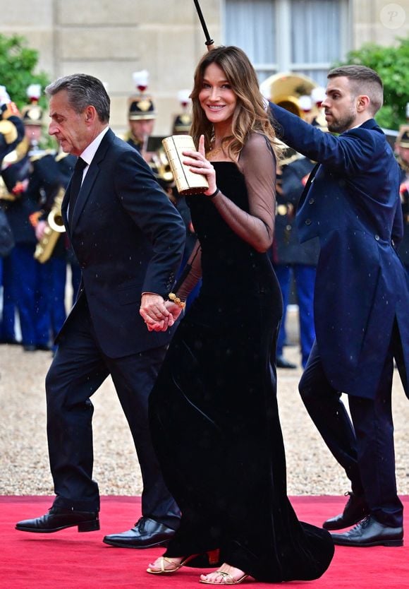Nicolas Sarkozy et sa femme Carla Bruni - Arrivées des personnalités au dîner d’État en l’honneur du président brésilien et de sa femme au palais présidentiel de l’Élysée à Paris le 5 juin 2025.

© Christian Liewig / Bestimage