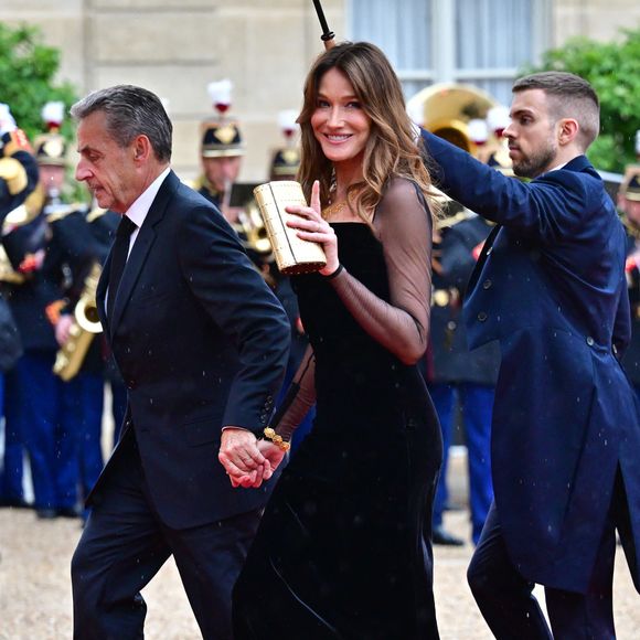 Nicolas Sarkozy et sa femme Carla Bruni - Arrivées des personnalités au dîner d’État en l’honneur du président brésilien et de sa femme au palais présidentiel de l’Élysée à Paris le 5 juin 2025.

© Christian Liewig / Bestimage
