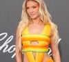 Si les stars comme Zara Larsson misent sur des looks multicolores, une teinte de bleu bien spécifique se démarque cette saison.

Zara Larsson au gala de l'amfAR Cannes 2026 présenté par Chopard à l'Hôtel du Cap-Eden-Roc le 21 mai 2026 au Cap d'Antibes, France.

© Lucia Sabatelli/Bestimage
