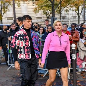 organisée dans la plus grande intimité, entourés de leurs proches.

Louane Emera et son compagnon Florian Rossi arrivent au défilé de mode Miu Miu lors de la Fashion Week printemps/été 2022 à Paris, France, le 5 octobre 2021. © Veeren Ramsamy-Christophe Clovis/Bestimage