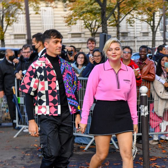 organisée dans la plus grande intimité, entourés de leurs proches.

Louane Emera et son compagnon Florian Rossi arrivent au défilé de mode Miu Miu lors de la Fashion Week printemps/été 2022 à Paris, France, le 5 octobre 2021. © Veeren Ramsamy-Christophe Clovis/Bestimage