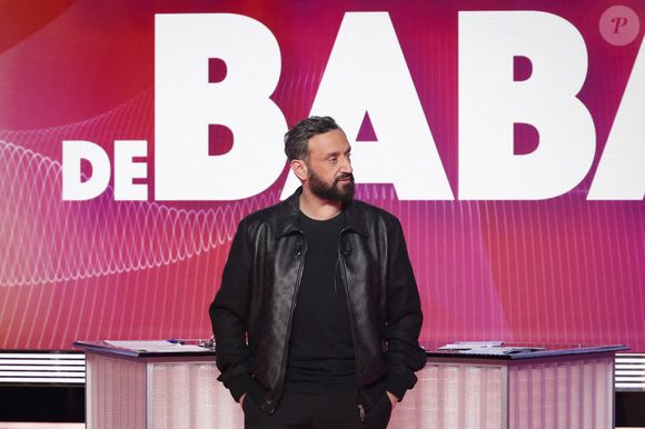 Exclusif - Cyril Hanouna, sur le plateau de l’émission « TPMP » présentée par C.Hanouna et diffusée en direct sur Youtube et sur toutes les box (SFR, FREE, Bouygues, MyCanal etc), Paris, France, le 24 mars 2025. © Jack Tribeca / Bestimage
