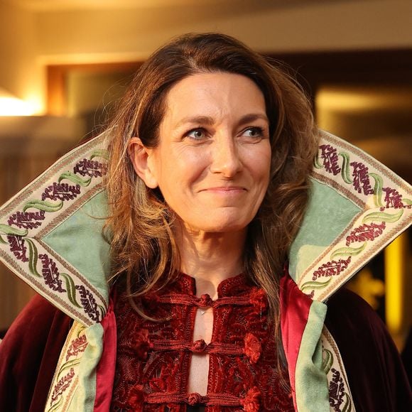 Anne-Claire Coudray lors de la fête de la fleur et l'intronisation de personnalités commandeurs et ambassadeurs par la Commanderie du Bontemps au Château Smith Haut Lafitte à Martillac le 27 avril 2023.
© Fabien Cottereau / Patrick Bernard / Bestimage