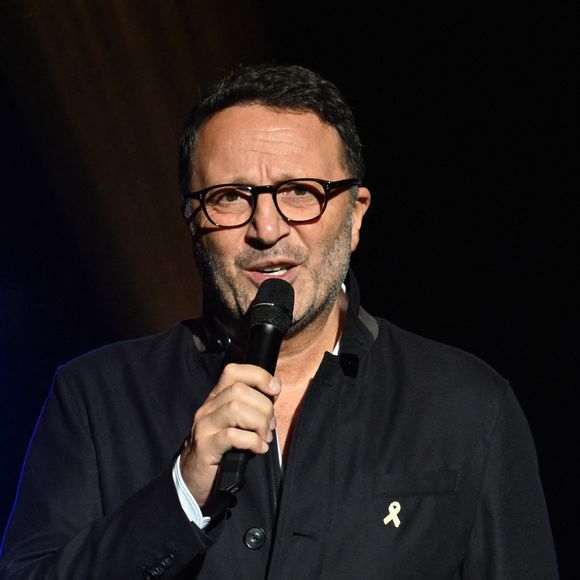 Arthur (Jacques Essebag) lors de la soirée hommage "7 octobre - 2 ans après" en mémoire des victimes du 7 octobre et en soutien aux otages du Hamas à la salle Pleyel à Paris le 5 octobre 2025.

© Lionel Urman / Bestimage