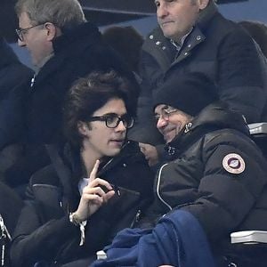 Pascal Obispo et son fils Sean dans les tribunes du Stade de France lors du match amical international opposant la France à l'Uruguay à Saint-Denis, Seine Saint-Denis, France, le 20 novembre 2018. © Cyril Moreau/Bestimage
