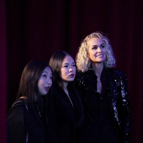 Exclusif -  Laeticia Hallyday et ses filles Joy et Jade - Vernissage de l'exposition "Johnny Hallyday, l'exposition" au Palais des Expositions à Paris. Le 21 décembre 2023
© Dominique Jacovides / Bestimage
