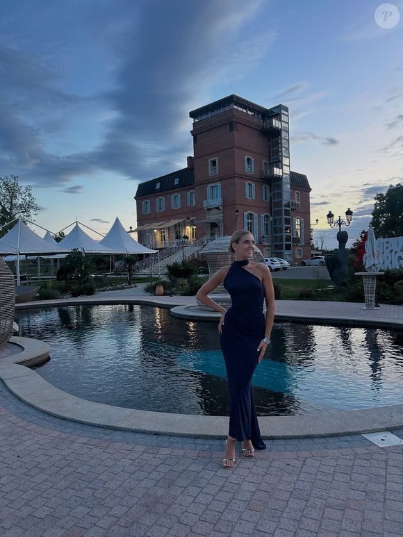 Elle défendra sa région lors de l’élection Miss France 2026 en décembre, soutenue par ses parents et le comité.

Léa Chabrel, Instagram