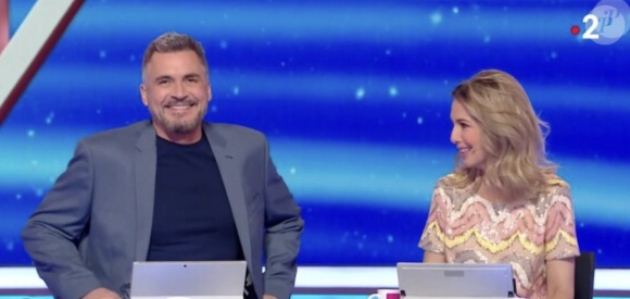 Il s'agit de Sidonie Bonnec.

Plateau de l'émission "Tout le monde a son mot à dire" avec Olivier Minne et Sidonie Bonnec.
