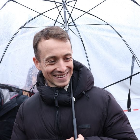 L’entreprise produit notamment “Quelle époque !” sur France 2 et “Sur le front” sur France 5.

3 jours après sa libération d'une prison au Danemark où il aura séjourné 5 mois, le capitaine Paul Watson célèbre sa remise en liberté sur la place de la République à Paris en compagnie de Lamya Essemlali et Hugo Clément. Paris, le 21 décembre 2024.
© Denis Guignebourg/Bestimage