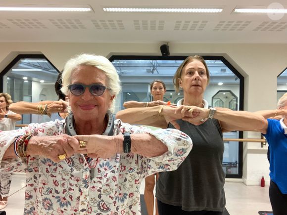 Véronique de Villèle, en pleine forme à 78 ans : l’ancienne présentatrice de "Gym Tonic" prodigue ses conseils aux seniors pour les aider à garder la forme.