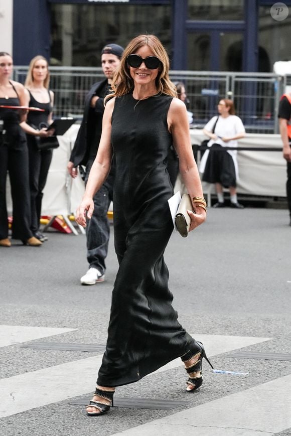 Clotilde Courau - Les célébrités au défilé AMI "Collection Homme Prêt-à-Porter Printemps/Eté 2026" lors de la Fashion Week de Paris, le 25 juin 2025  © Lucia Sabatelli / Bestimage