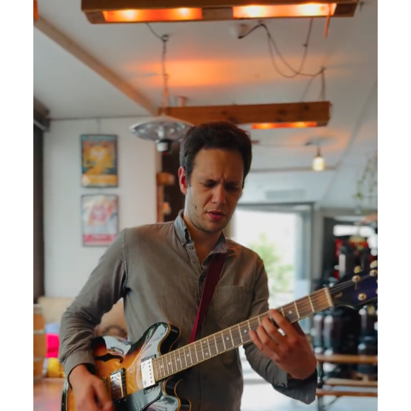 Gustave Reichert, l'un des fils de Clémentine Célarié est un guitariste virtuose