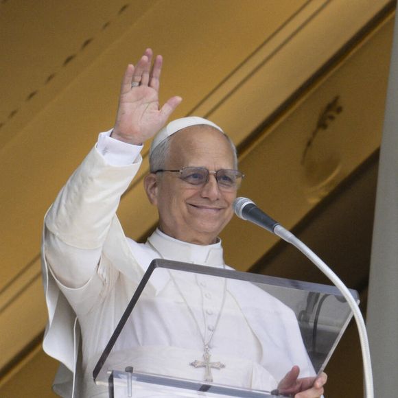 Au Stade de France, Anisha Jo et plusieurs artistes participeront également à la grande veillée de prière avec Léon XIV.

14 septembre 2025, Cité du Vatican : le pape Léon XIV récite l’Angélus place Saint-Pierre, à l’occasion de son 70e anniversaire. ANSA / Vatican Media. (Crédit photo : © ANSA via ZUMA Press / Bestimage)