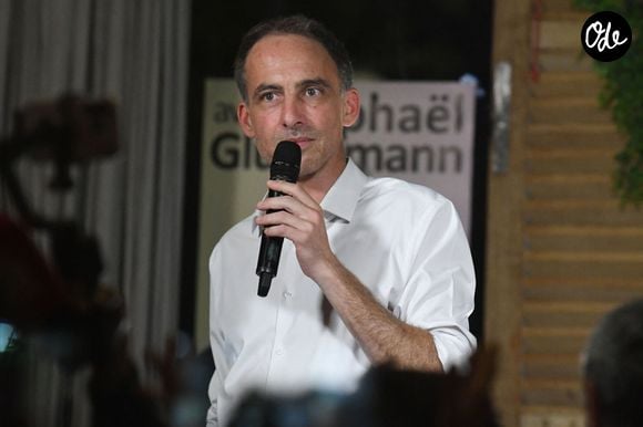 Réunion publique de Raphaël Glucksmann à Marseille, le 5 octobre 2026.

© Bestimage