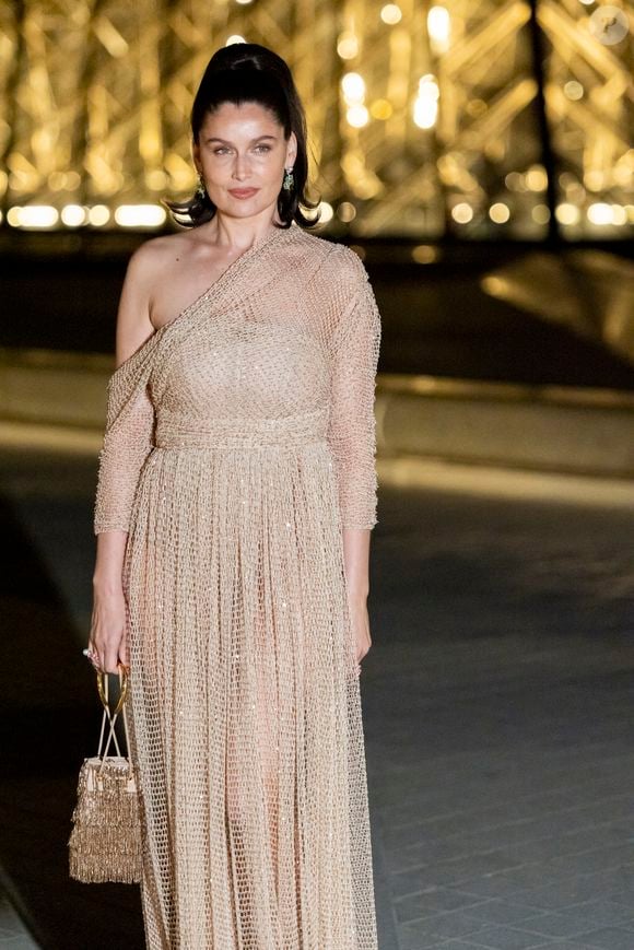 Un look sublime qui laissait voir ses jambes de rêve !

Laetitia Casta - Photo Call du « Le Grand Diner du Louvre « lors de la Fashion Week  à Paris le 5 mars 2025. © Olivier Borde /Bestimage