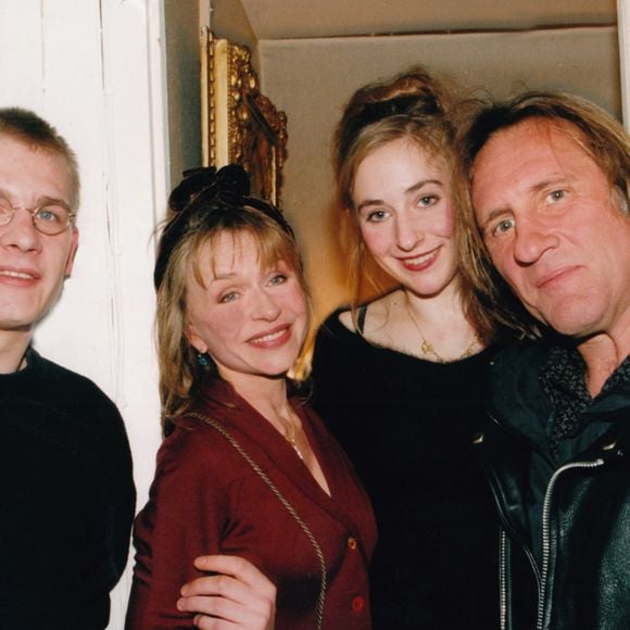 Archives – Portrait : Guillaume, Élisabeth, Julie et Gérard Depardieu, en 1996. © JLPPA / Bestimage