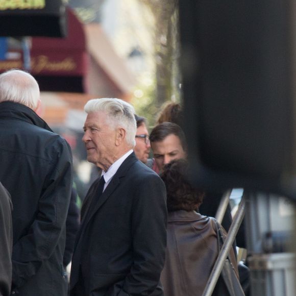 Exclusif -David Lynch déjeune à Paris, dans une crêperie, en face d'un tournage le 19 avril 2016.