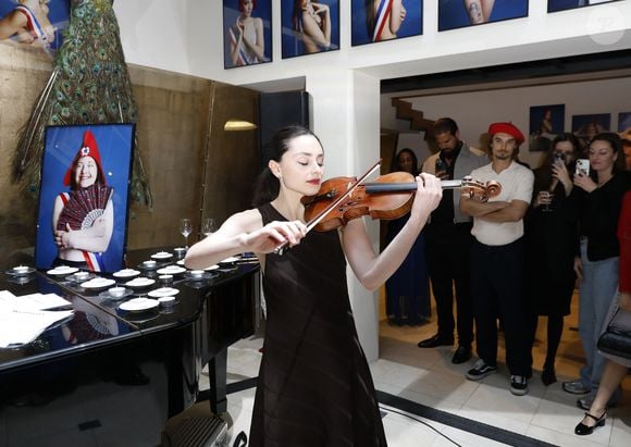 Exclusif - Esther Abrami - Vernissage "Marianne(s) par Sylvie Castioni & Art Girls Gallery" à l'hôtel de Gabelles à Versailles le 16 avril 2025. © Marc Ausset-Lacroix/Bestimage