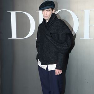 L'acteur de Twilight, âgé de 38 ans, a ensuite été rejoint par Joe Alwyn, l'ex-petit ami de Taylor Swift. 

Robert Pattinson  au photocall du défilé Dior Homme à l'École-Militaire lors de la semaine de la mode masculine automne/hiver 2025-2026 à Paris, France, le 24 janvier 2025. © Bertrand Rindoff/Bestimage
