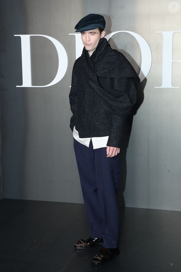 L'acteur de Twilight, âgé de 38 ans, a ensuite été rejoint par Joe Alwyn, l'ex-petit ami de Taylor Swift. 

Robert Pattinson  au photocall du défilé Dior Homme à l'École-Militaire lors de la semaine de la mode masculine automne/hiver 2025-2026 à Paris, France, le 24 janvier 2025. © Bertrand Rindoff/Bestimage