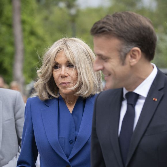 En 2017, le couple, alors fraîchement présidentiel, est devenu propriétaire d'une villa dans le nord de la France, baptisée la Villa Monéjan. 


Emmanuel Macron, président de la République Française, et la Première dame Brigitte Macron, à la sortie du bureau de vote lors du deuxième tour des élections législatives au Touquet, le 7 juillet 2024.
© Eliot Blondet/Pool/Bestimage