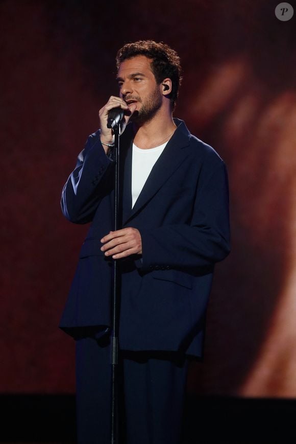 Qu'ils jugeaient responsables d'une vilaine chute lors d'un concert à Aubagne
Exclusif - Amir Haddad - Enregistrement de l'émission "Eternel Aznavour, le concert événement", diffusée le 18 octobre sur France 3
© Christophe Clovis-Cyril Moreau / Bestimage

Éternel Aznavour : le concert événement
Vendredi 18 octobre à 21.05 sur France 3 et sur france.tv
Logo de la plateforme france.tv
Logo France 3

Pour célébrer le centenaire de la naissance de l'une des plus grandes légendes de la chanson française et à l'occasion de la sortie du film Monsieur Aznavour, nous vous invitons à une soirée exceptionnelle autour de ses plus belles chansons.

Les plus grands artistes de la scène française lui rendent hommage au cours de cette soirée musicale. Entourés d’un orchestre composé de 22 musiciens, ils se succéderont pour interpréter ses plus grands succès, et témoigner de l’histoire d’amour qui les lie avec Charles Aznavour.

De "La Bohème" à "Emmenez-moi", en passant par "Hier encore" et "Je m’voyais déjà", chaque performance sera un hommage vibrant à l'homme qui a marqué des générations par ses textes profonds et sa voix inoubliable. Ce sera également l’occasion d’en apprendre plus sur cet homme pudique à travers des images d’archives rares issues de la collection privée de Charles Aznavour qui viendront ponctuer ce show.   

Ne manquez pas cette soirée inoubliable où la musique, l’émotion et la poésie seront au rendez-vous pour célébrer l'héritage artistique de Monsieur Charles Aznavour.