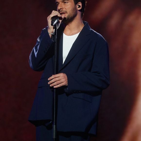 Qu'ils jugeaient responsables d'une vilaine chute lors d'un concert à Aubagne
Exclusif - Amir Haddad - Enregistrement de l'émission "Eternel Aznavour, le concert événement", diffusée le 18 octobre sur France 3
© Christophe Clovis-Cyril Moreau / Bestimage

Éternel Aznavour : le concert événement
Vendredi 18 octobre à 21.05 sur France 3 et sur france.tv
Logo de la plateforme france.tv
Logo France 3

Pour célébrer le centenaire de la naissance de l'une des plus grandes légendes de la chanson française et à l'occasion de la sortie du film Monsieur Aznavour, nous vous invitons à une soirée exceptionnelle autour de ses plus belles chansons.

Les plus grands artistes de la scène française lui rendent hommage au cours de cette soirée musicale. Entourés d’un orchestre composé de 22 musiciens, ils se succéderont pour interpréter ses plus grands succès, et témoigner de l’histoire d’amour qui les lie avec Charles Aznavour.

De "La Bohème" à "Emmenez-moi", en passant par "Hier encore" et "Je m’voyais déjà", chaque performance sera un hommage vibrant à l'homme qui a marqué des générations par ses textes profonds et sa voix inoubliable. Ce sera également l’occasion d’en apprendre plus sur cet homme pudique à travers des images d’archives rares issues de la collection privée de Charles Aznavour qui viendront ponctuer ce show.   

Ne manquez pas cette soirée inoubliable où la musique, l’émotion et la poésie seront au rendez-vous pour célébrer l'héritage artistique de Monsieur Charles Aznavour.