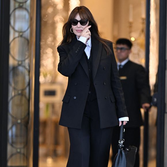 Monica Bellucci à la sortie de son hôtel lors de la Fashion Week de Milan (MLFW), le 25 février 2026.
© Yehiel Chekroune/Bestimage