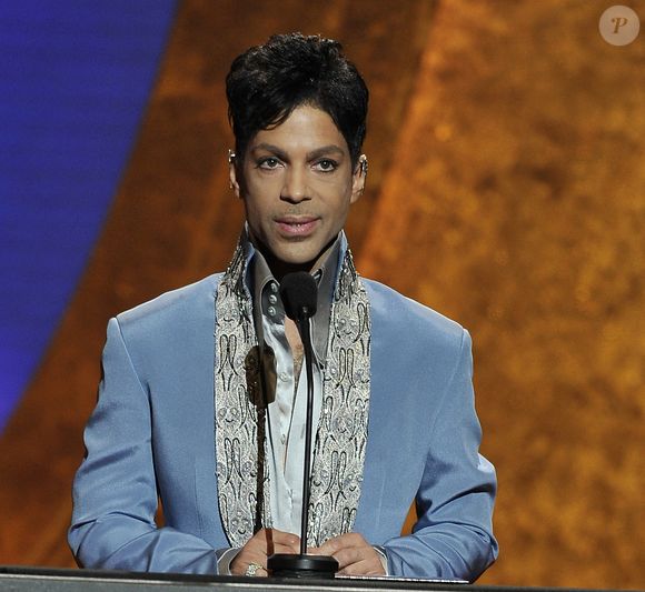 Le musicien Prince sur scène lors de la 42e édition des NAACP Image Awards au Shrine Auditorium, le 4 mars 2011 à Los Angeles, CA, USA. Photo par Valerie Goodloe/PictureGroup/ABACAPRESS.COM
