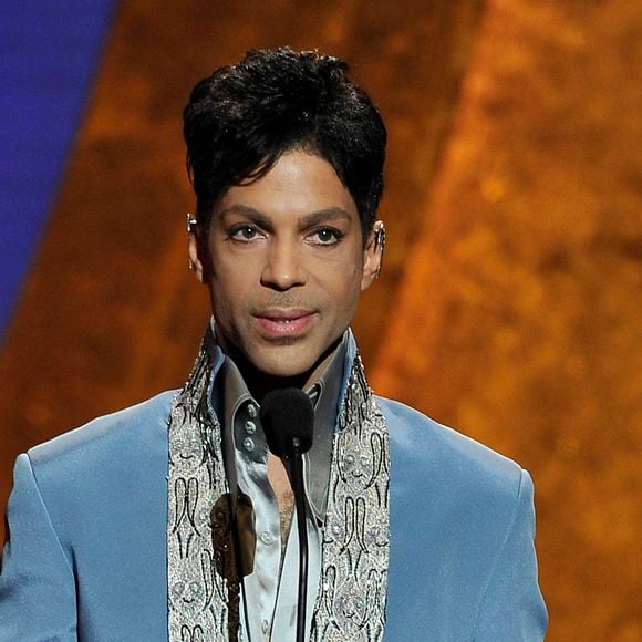 Le musicien Prince sur scène lors de la 42e édition des NAACP Image Awards au Shrine Auditorium, le 4 mars 2011 à Los Angeles, CA, USA. Photo par Valerie Goodloe/PictureGroup/ABACAPRESS.COM