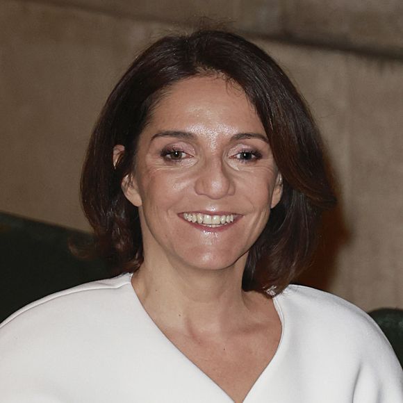 Pourtant, en février 2025, l'humoriste avait créé la surprise en arrivant à ses côtés au défilé Jean-Paul Gaultier. 

Florence Foresti - Les célébrités au défilé Jacquemus "Collection Homme Prêt-à-Porter Automne/Hiver 2026-2027" lors de la Fashion Week de Paris, le 25 janvier 2026
© Christophe Aubert / Bestimage
