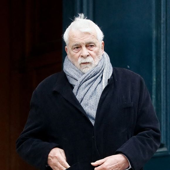 Il poursuit : "Je ne respire pas bien et surtout j’ai des quintes de toux terribles qui m’empêche de jouer. Ça peut arriver n’importe quand, n’importe comment" 

Jacques Weber - Sorties des obsèques de Niels Arestrup à l'Église Saint-Roch à Paris. Le 10 décembre 2024
© Christophe Clovis / Bestimage