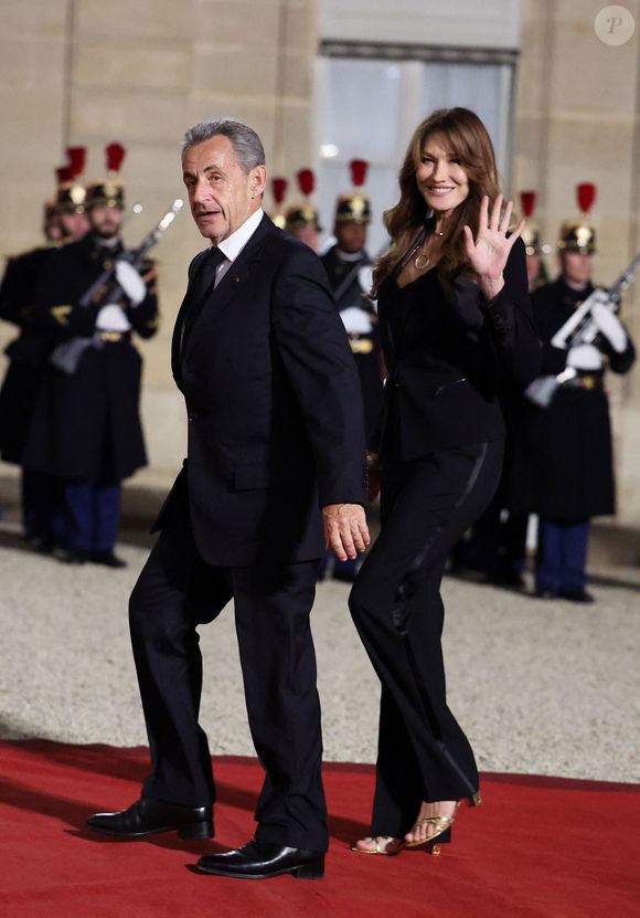 Nicolas Sarkozy et sa femme Carla Bruni-Sarkozy lors de l'accueil par le couple présidentiel français du président du Kazakhstan au palais de l'Elysée à Paris pour un dîner d'état le 5 novembre 2024. © Dominique Jacovides / Bestimage