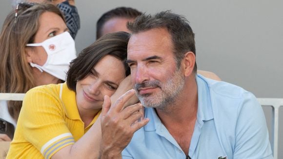 Un début d'année agité... Nathalie Péchalat et Jean Dujardin, parents d'Alice et Jeanne, aux quatre coins de l'Hexagone