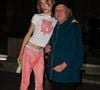 Le chanteur est particulièrement heureux de voir son fils s’épanouir dans la mode, un domaine qui le passionne. 

Billy Blanchard et Philippe Katerine à leur arrivée au défilé de Jean Paul Gaultier lors de la Fashion Week de Paris, à Paris, en France, le 4 octobre 2026. Photo de Julien Reynaud/APS-Medias/ABACAPRESS.COM