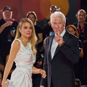 Richard Gere et sa femme Alejandra Silva sur le tapis rouge de la Mostra de Venise le 1er septembre 2024.