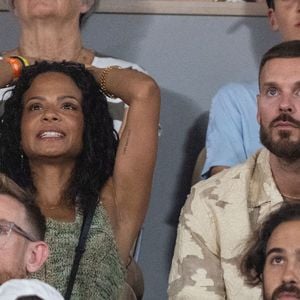 Très impliqué, le compagnon de Christina Milian a activement retravaillé le logo, le merchandising et l'expérience spectateurs.

Matt Pokora  et sa femme Christina Milian dans les tribunes lors des Internationaux de France de Tennis de Roland Garros 2026. Paris, le 25 mai 2026.

© Moreau / Jacovides / Bestimage