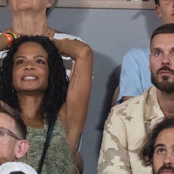 Très impliqué, le compagnon de Christina Milian a activement retravaillé le logo, le merchandising et l'expérience spectateurs.

Matt Pokora  et sa femme Christina Milian dans les tribunes lors des Internationaux de France de Tennis de Roland Garros 2026. Paris, le 25 mai 2026.

© Moreau / Jacovides / Bestimage