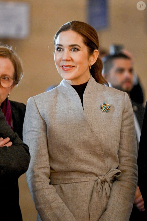 Et pour cause, le roi Frederik a été accusé d'infidélité.

Visite de leurs Majestés le roi Frederik et la reine Mary de Danemark et du couple présidentiel français Emmanuel et Brigitte Macron, de la cathédrale Notre-Dame de Paris, France, le 2 avril 2025. Le couple royal danois est en visite d'État en France du 31 mars au 2 avril 2025. © Jeanne Accorsini/Pool/Bestiamge