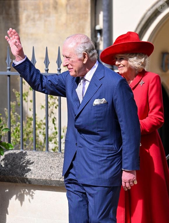Le roi Charles III d'Angleterre et Camilla Parker Bowles, reine consort d'Angleterre - Les membres de la famille royale britannique assistent à l'office de Pâques à la chapelle Saint-Georges du château de Windsor, Royaume Uni, le 5 avril 2026. © Zak Hussein/Backgrid/Bestimage