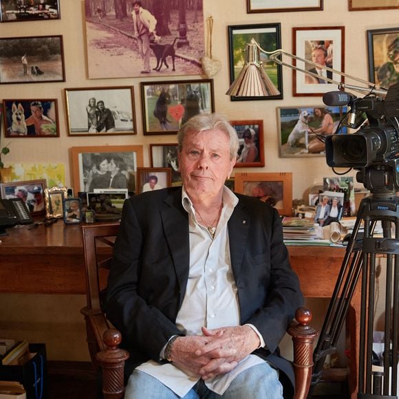Alors que la fratrie s'oppose sur le testament, un événement a eu lieu à Douchy,

Exclusif - Alain Delon dans sa maison de Douchy-Montcorbon

© Cyril Moreau / Bestimage