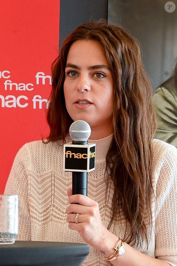 La vidéo de promotion montre hommes et femmes portant Be-Delon.

Exclusif -  A l'occasion du 78ème Festival International du Film de Cannes et dans le cadre de la 21ème edition de "Cannes fait le Mur ", Anouchka Delon, le Humann Prize et la Mairie de Cannes s'unissent à la FNAC pour rendre un hommage à l illustre acteur français Alain Delon à travers une exposition de photos "Delon & Elles" dans toute la ville de Cannes le 15 mai 2025. 
© Lionel Urman/Bestimage