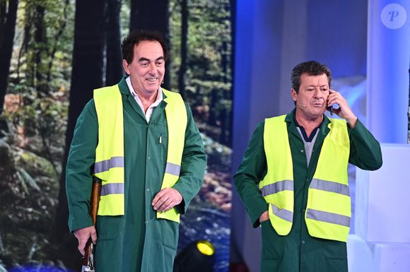 Le duo a déjà fait tout son possible pour apaiser les tensions sans succès. 

Les chevaliers du fiel, Eric Carriere et Francis Ginibre  dans l'émission "Vivement dimanche" au studio Rive gauche, le 18 mars 2025 sur France 3. © Guillaume Gaffiot / Bestimage