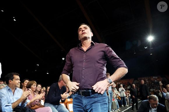Anthony Delon - Pour la séance de clôture de la 16ème édition du Festival Lumière de Lyon, un hommage tout particulier a été rendu à l'acteur Alain Delon en projetant "Plein Soleil" de René Clément. Pour l'occasion Vincent Lindon a prononcé un discours en présence de Anthony Delon, qui, sous le coup de l'émotion, a fondu en larmes pendant l'évocation de son père. C'est la première fois, depuis sa disparition, qu'un hommage était rendu en public à Alain Delon,  au Halle Tony Garnier, à Lyon, France, le 20 octobre 2024. © Dominique Jacovides/Bestimage