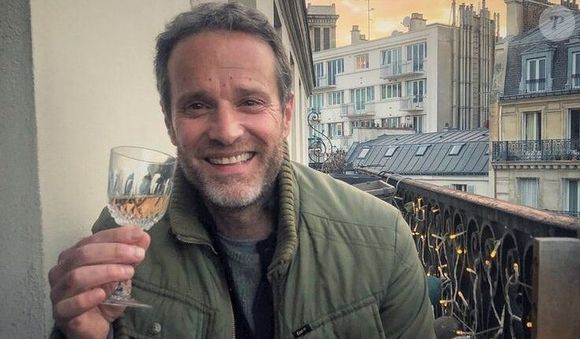 Ce changement de vie a aussi impacté la carrière de Guillaume Cramoisan, qui a dû abandonner son rôle dans "Profilage" pour se consacrer à ses enfants.

Guillaume Cramoisan est de retour dans la nouvelle saison des Invisibles, une série policière de France 2.
