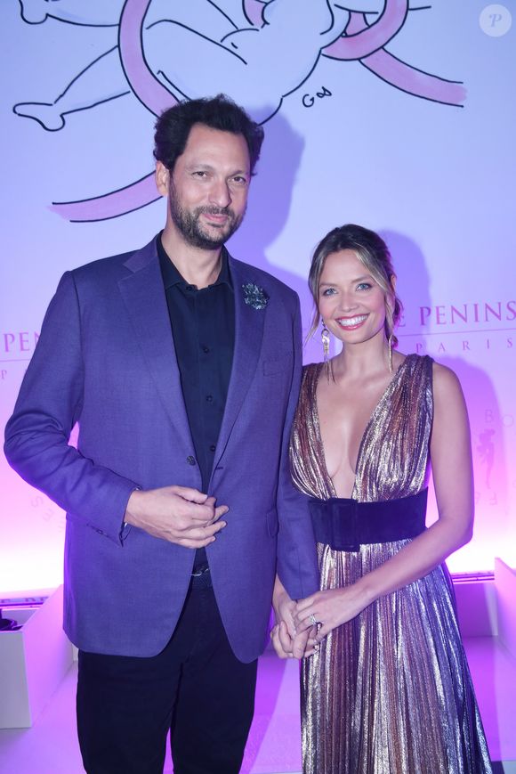 Eric Antoine et sa femme Gennifer Demey - Soirée de gala du 10ème anniversaire de l’association "Les Bonnes Fées" à l’Hôtel The Peninsula Paris le 8 octobre 2025. The Peninsula Paris renouvelle son soutien dans la campagne Octobre Rose au côté de l’artiste G.Sardin. © Rachid Bellak/Bestimage