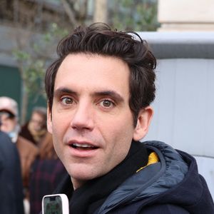 Exclusif - Le chanteur Mika à la sortie des studios de RTL à Paris, France, le 11 décembre 2023. 
Crédit : Agence / Bestimage