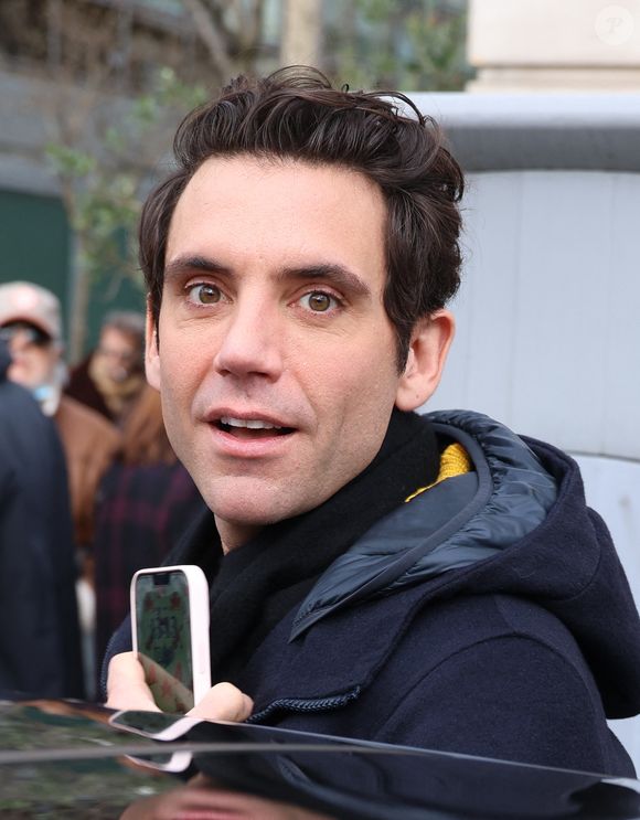 Exclusif - Le chanteur Mika à la sortie des studios de RTL à Paris, France, le 11 décembre 2023. 
Crédit : Agence / Bestimage