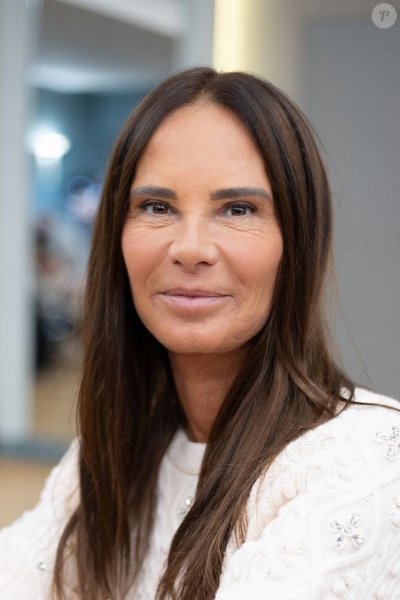 les diktats de cet univers si particulier n’ont plus aucun effet sur elle.

Nathalie Marquay-Pernaut participe au festival du livre 'Des Livres, Des Artistes' à la Maison de la Chimie le 30 novembre 2024 à Paris, France. Photo par Nasser Berzane/ABACAPRESS.COM
