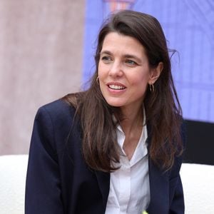Charlotte Casiraghi assiste au 5e Festival du livre de Paris au Grand Palais à Paris, en France, le 17 avril 2026. 

© Denis Guignebourg/Bestimage